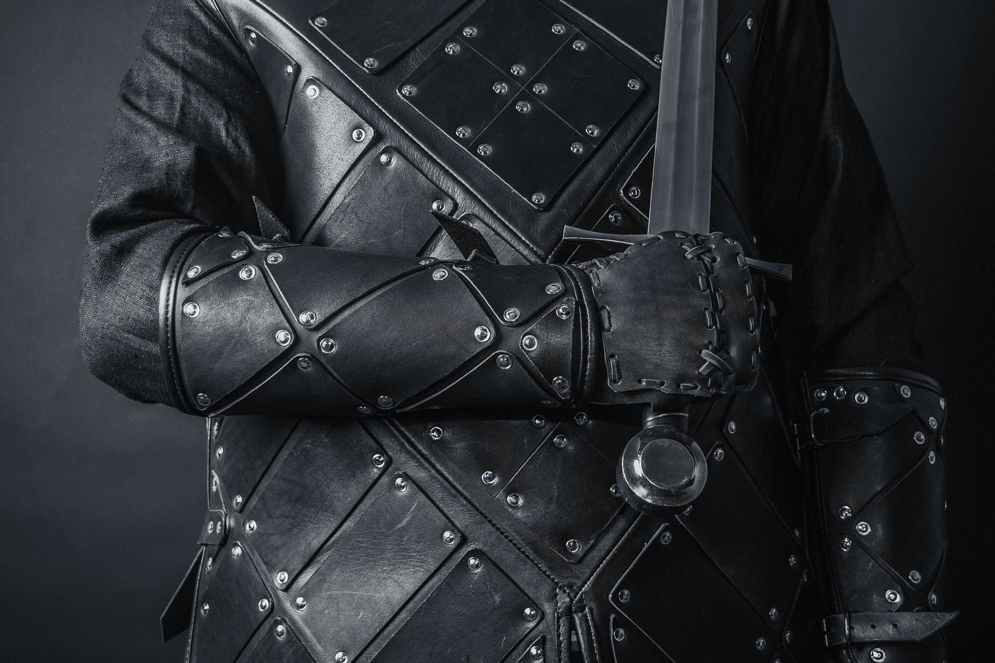 Medieval leather bracers with hand protection - SokolArmory
