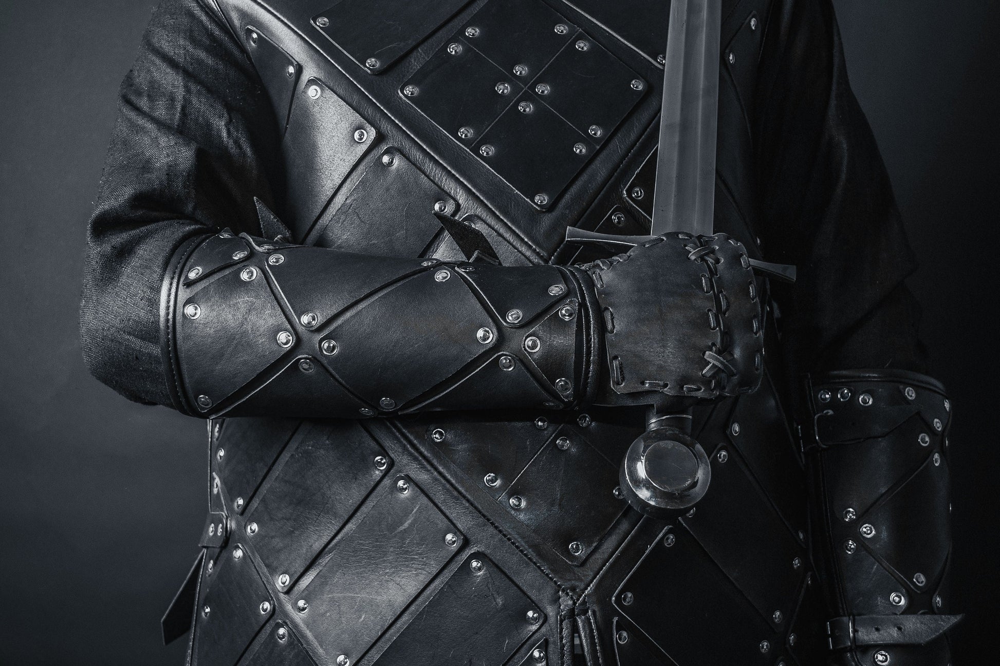 Medieval leather bracers with hand protection - SokolArmory