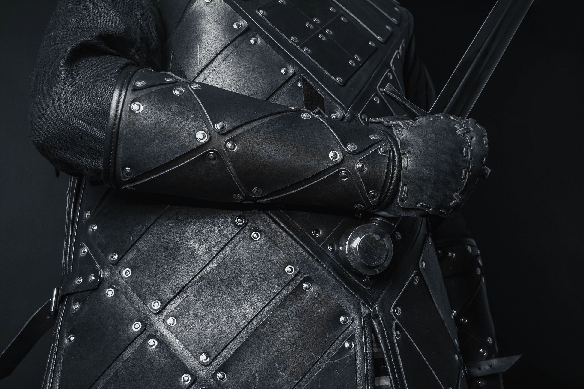 Medieval leather bracers with hand protection - SokolArmory