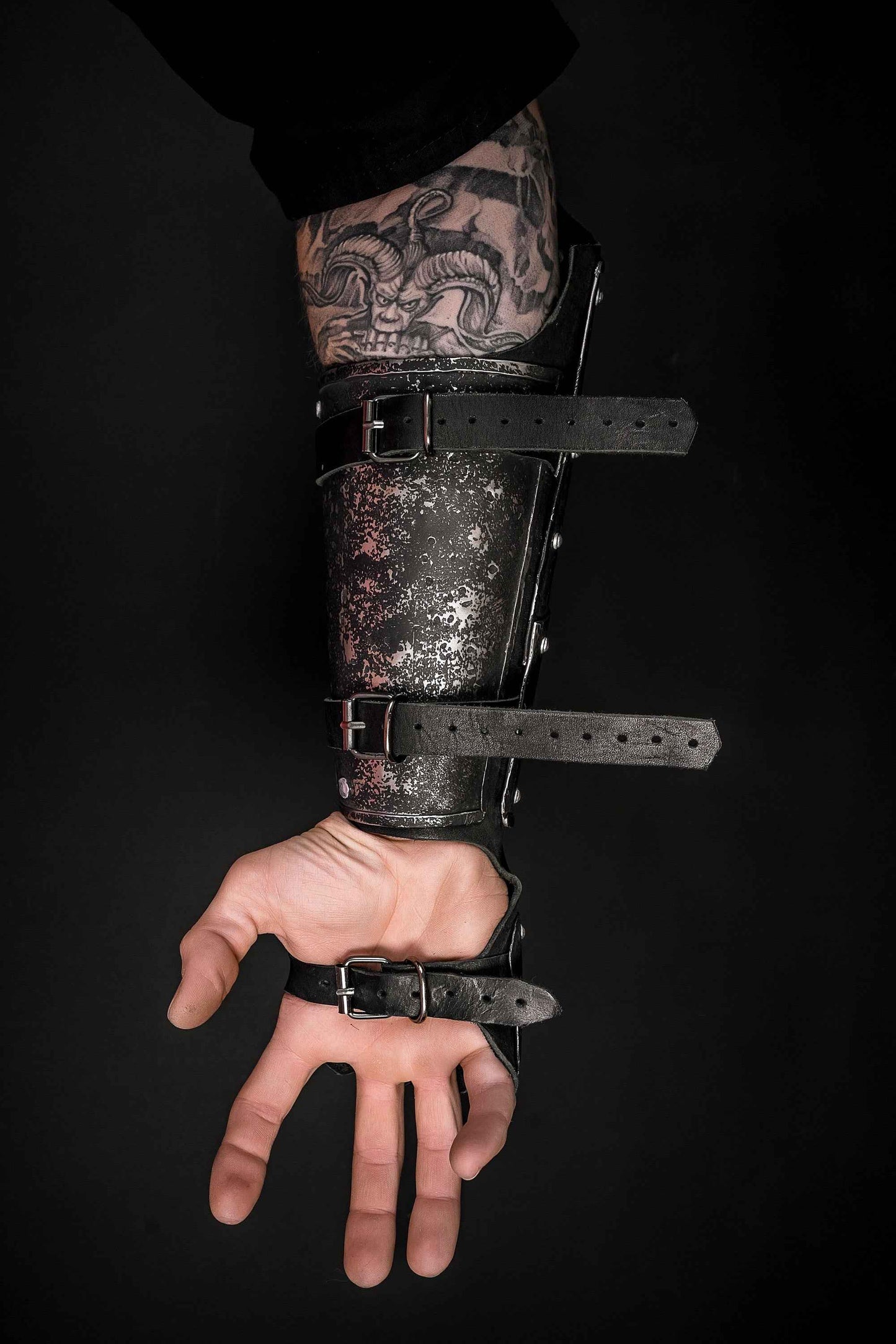 Medieval leather bracers with hand protection - SokolArmory