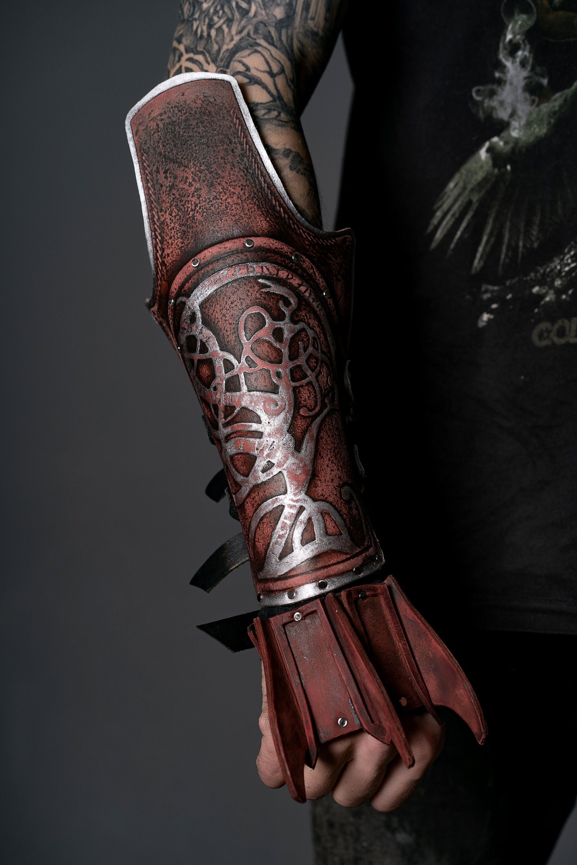 Kratos bracers with claws (God of War) - SokolArmory