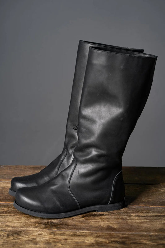 Ragnar-inspired high leather boots in Black, view 1
