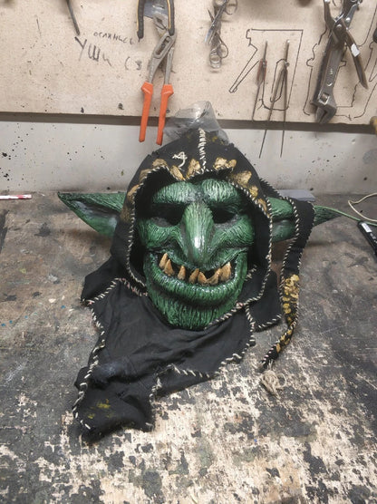 Warhammer-inspired green Ork mask with moving jaw in Green and black, view 2