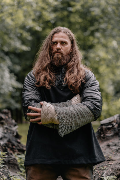 Boromir-inspired tunic with chainmail sleeves in Dark gray and silver, view 5