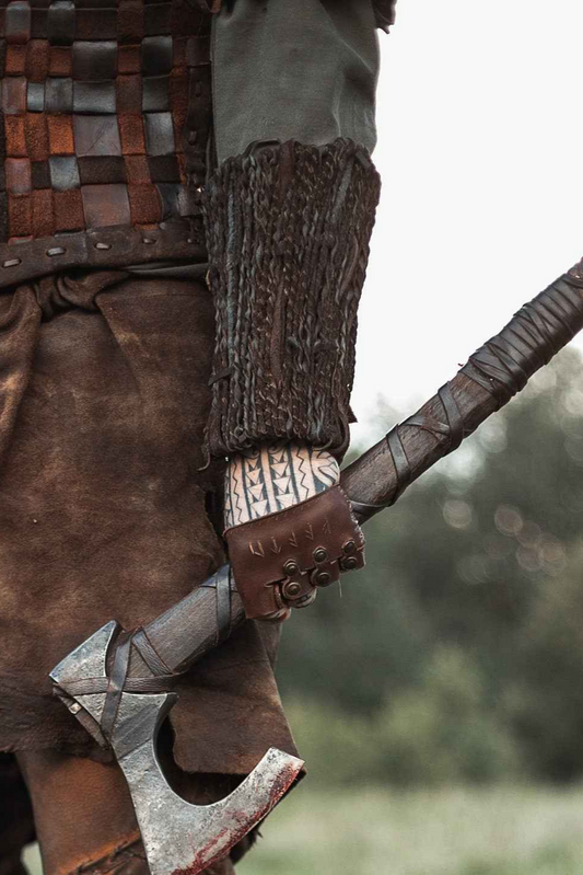 Wikinger-Armschienen aus Leder