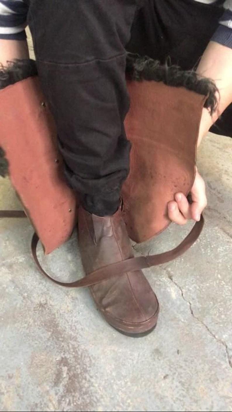 Medieval Men's Brown Leather Boots "Assassin" / boots set: greaves + shoes / LARP / SCA / Ren Fest Cosplay / Chaussures Medieval