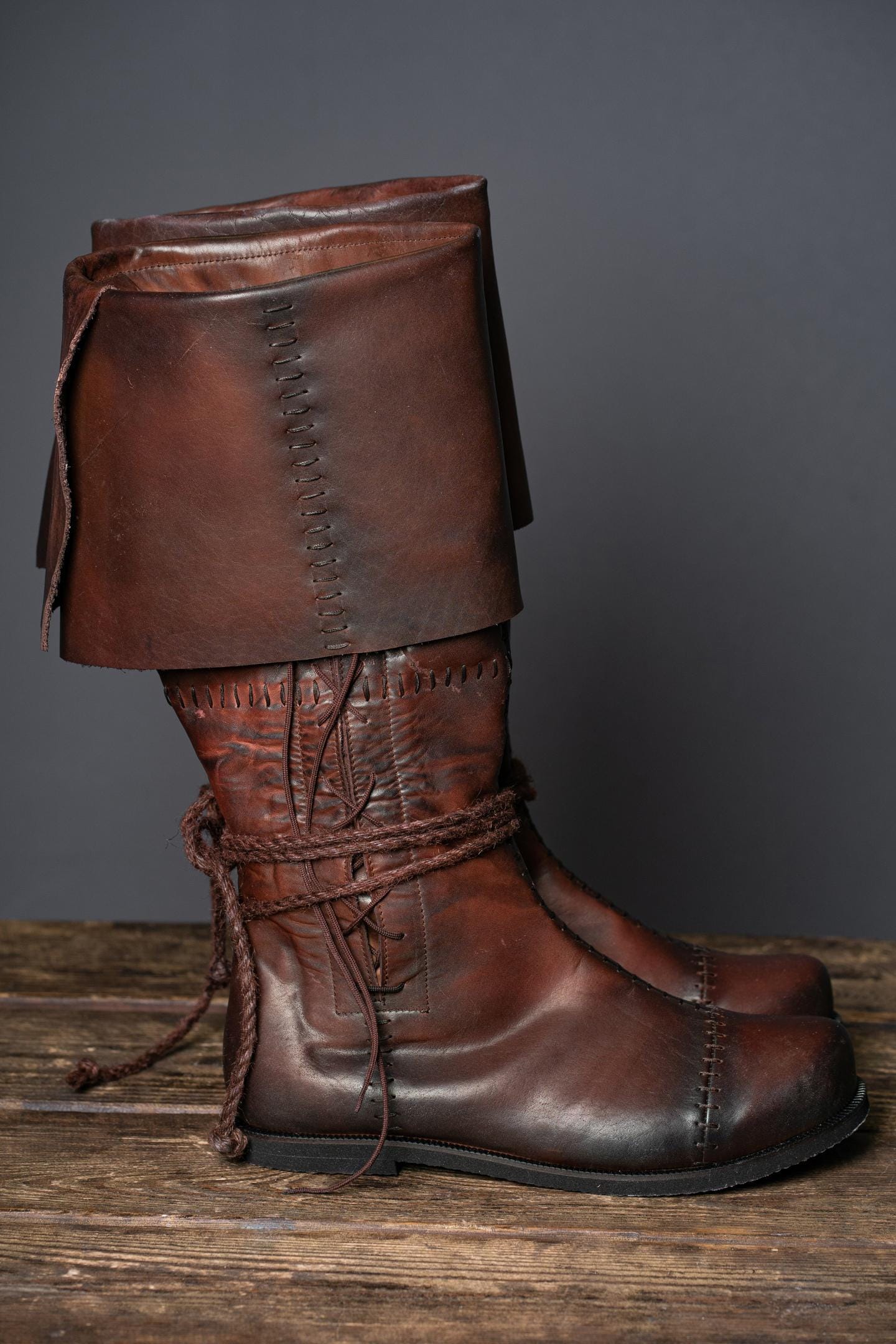 Medieval Men's Red High Leather Boots "Aragorn" / Handmade from genuine leather / LARP / SCA / Ren Fest Cosplay / Historical Footwear