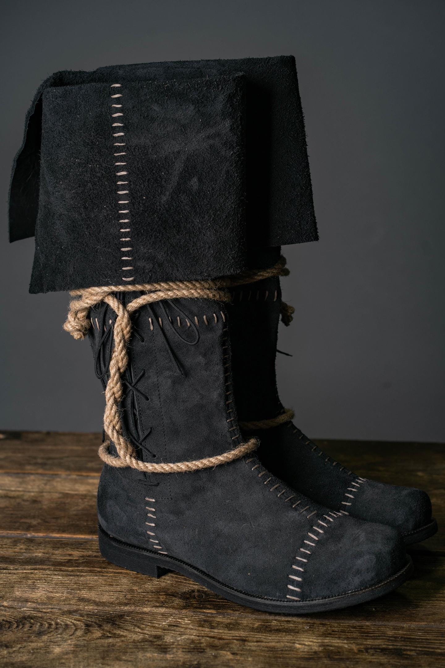 Aragorn's Black Suede Boots - Ideal for Larp, Renaissance Fairs or Cosplay / Handmade from genuine leather; medieval fantasy boots