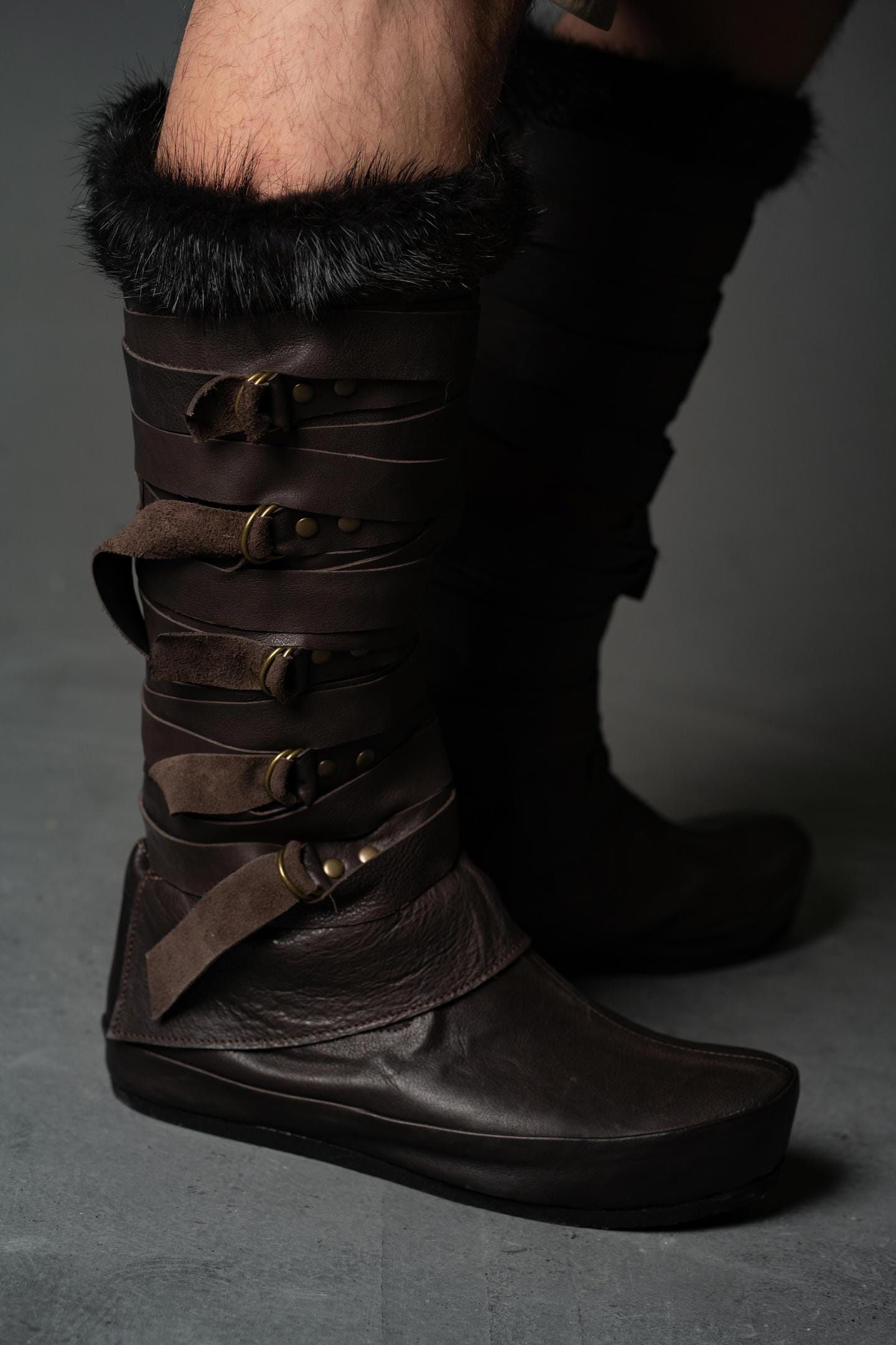 Medieval Men's Brown Leather Boots "Assassin" / boots set: greaves + shoes / LARP / SCA / Ren Fest Cosplay / Chaussures Medieval