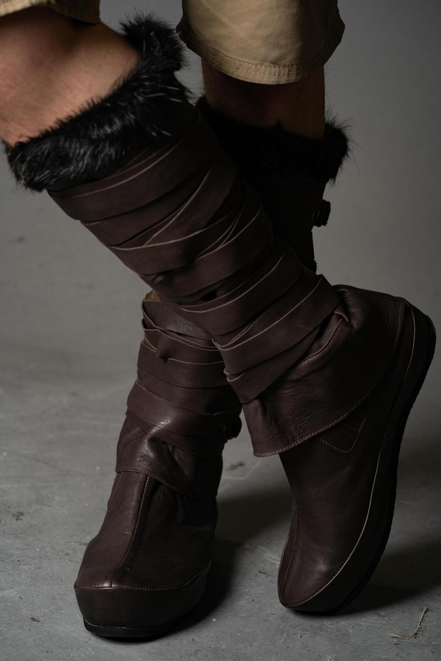 Medieval Men's Brown Leather Boots "Assassin" / boots set: greaves + shoes / LARP / SCA / Ren Fest Cosplay / Chaussures Medieval