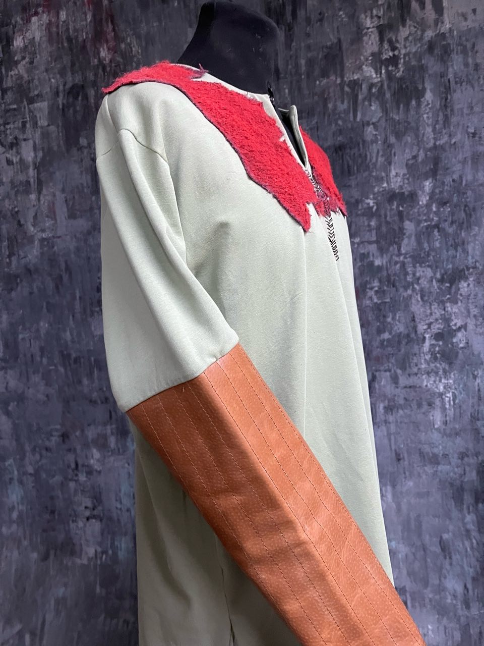 Custom order: Ragnar son green tunic with leather sleeves for Roedraeven