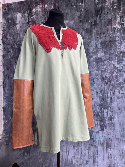 Custom order: Ragnar son green tunic with leather sleeves for Roedraeven