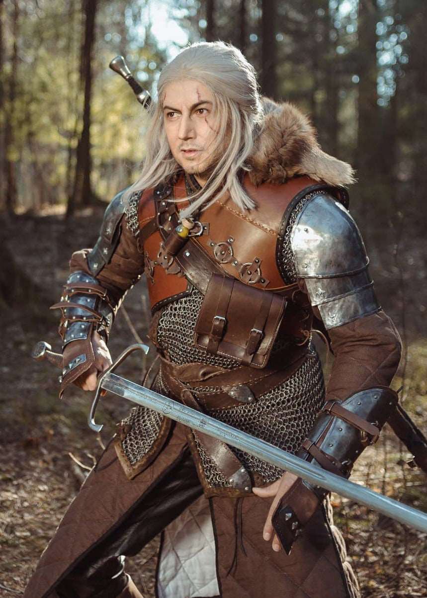 The Witcher Geralt of Rivia Cosplay Costume Brown Leather & Chainmail Armour