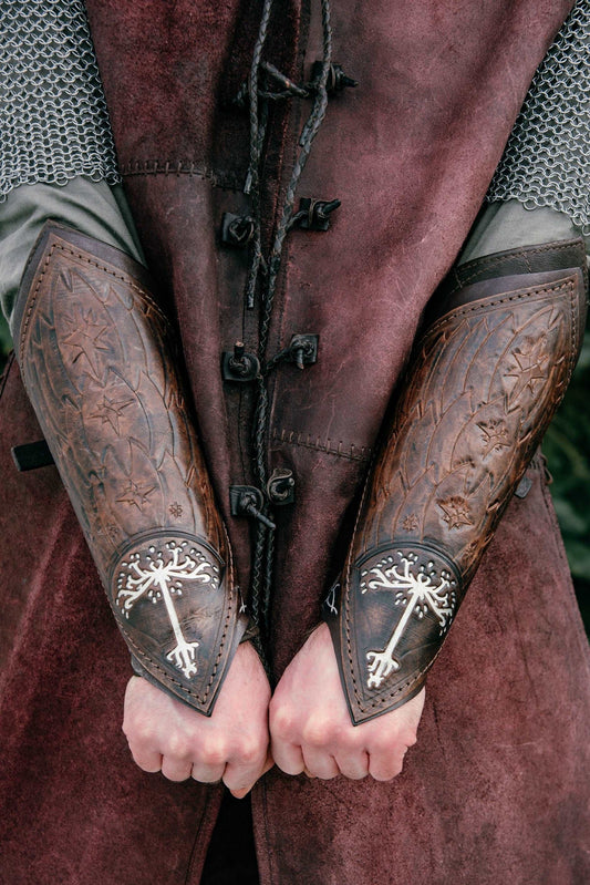 Aragorn's leather bracers (Lord of the Rings)