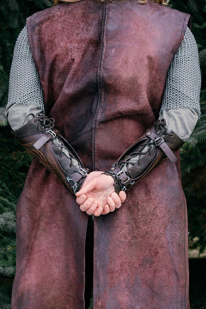 Aragorn's leather bracers (Lord of the Rings)