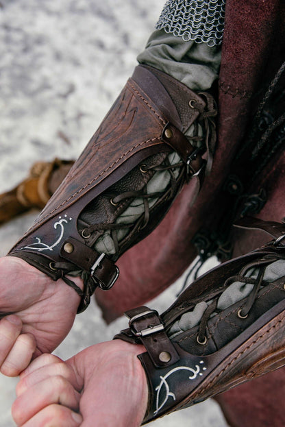 Aragorn's leather bracers (Lord of the Rings)