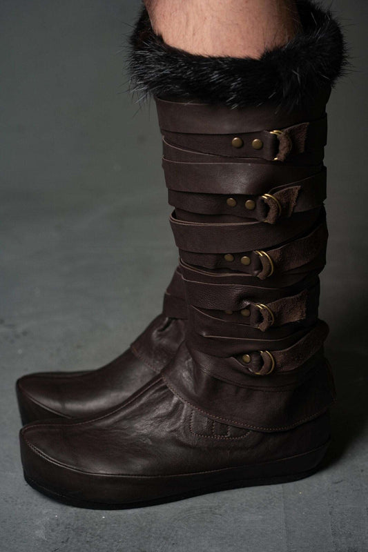 Assassin leather low boots + greaves with fur