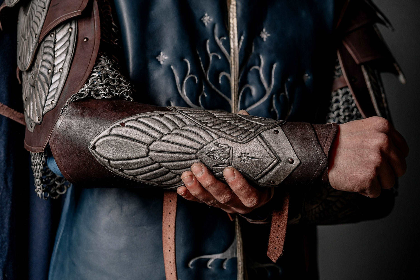 Aragorn's King bracers (Lord of the Rings)