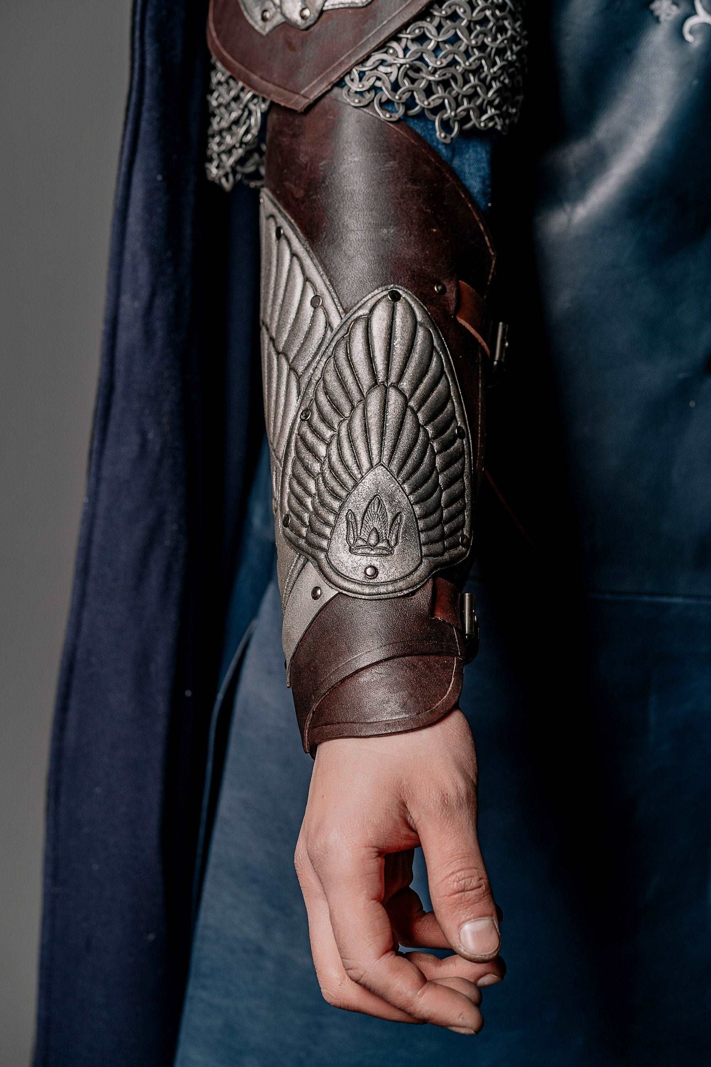 Aragorn's King bracers (Lord of the Rings)