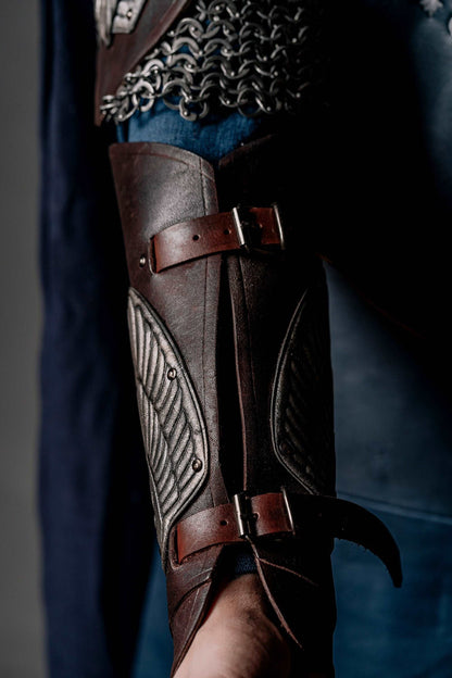 Aragorn's King bracers (Lord of the Rings)