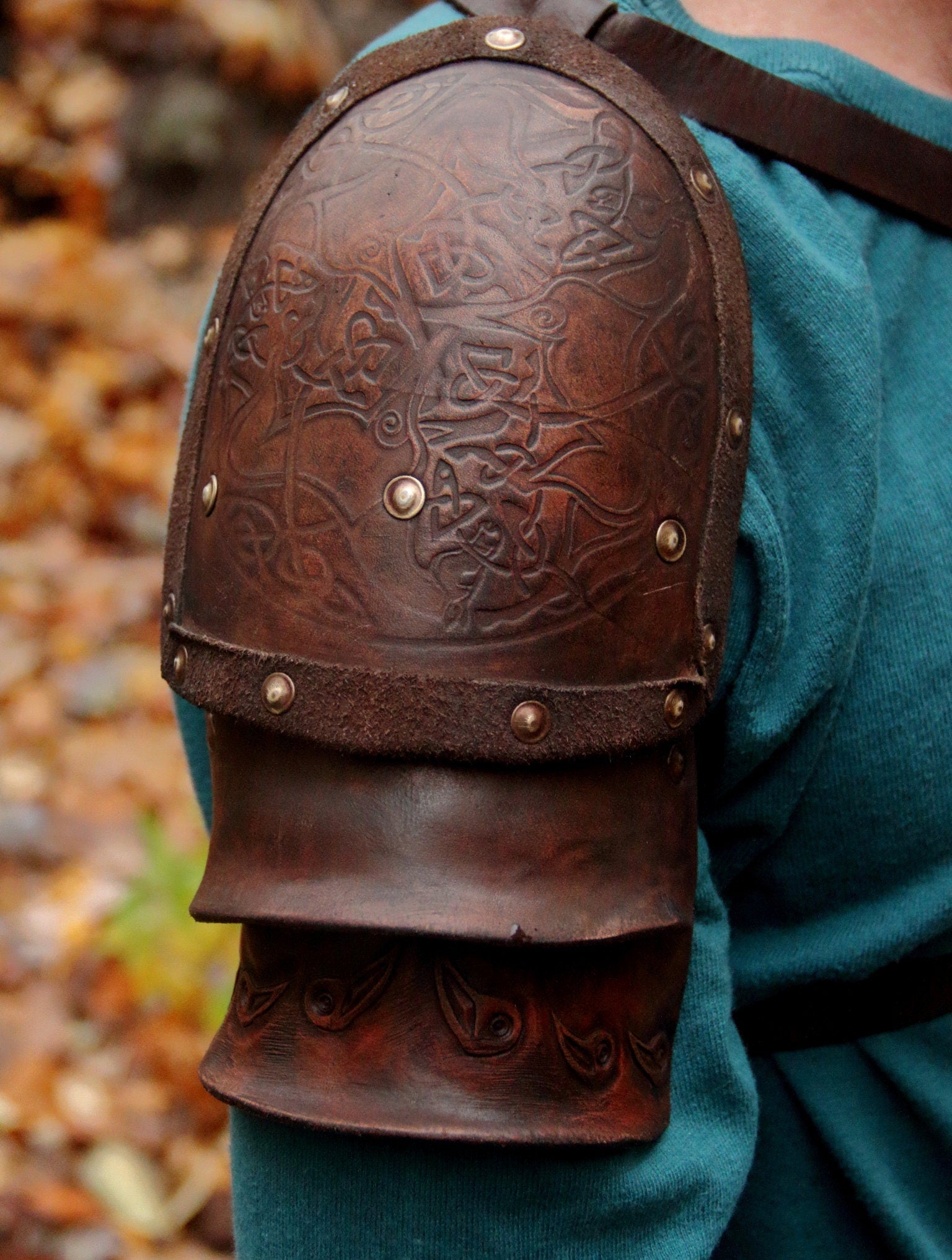 Viking shoulder armor embossed; medieval larp and sca leather pauldrons;  celtic men arm armor; fantasy ren faire unisex cosplay costume