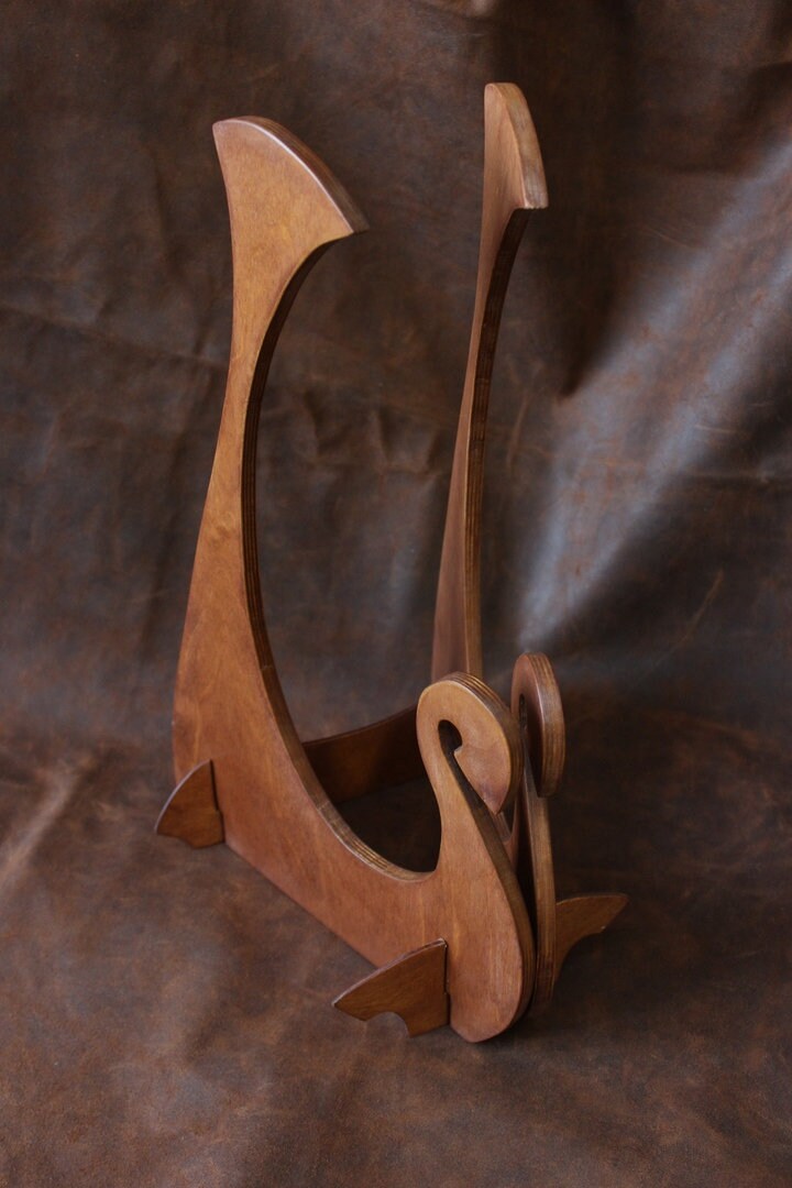 Wooden helmet stand "Drakkar"