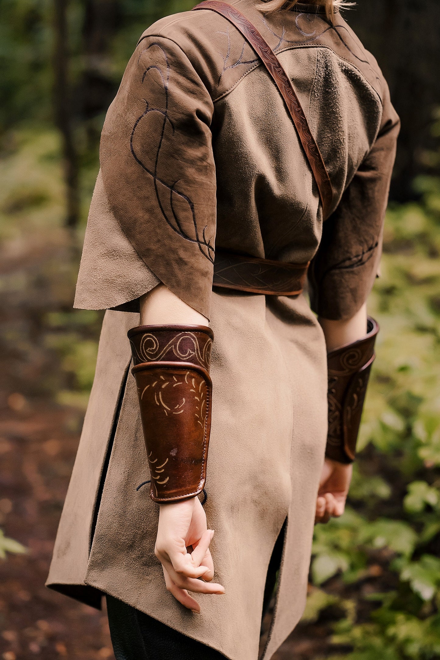 Legolas leather bracers (Lord of the Rings)