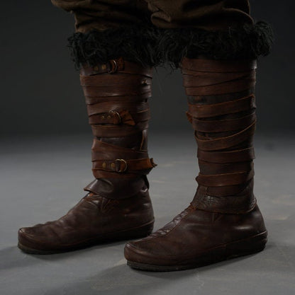 Assassin leather low boots + greaves with fur