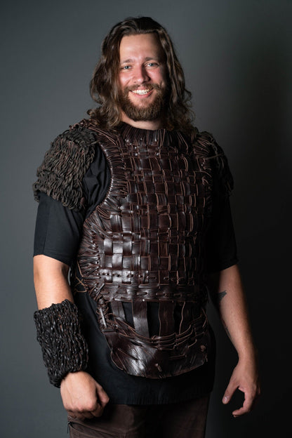 Viking body armor with shoulders