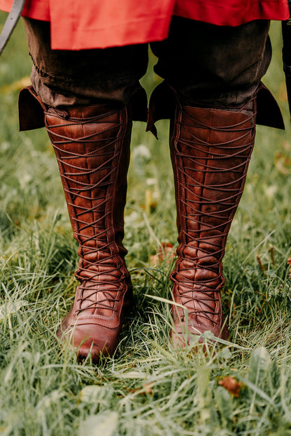 Mittelalterliche hohe Lederstiefel