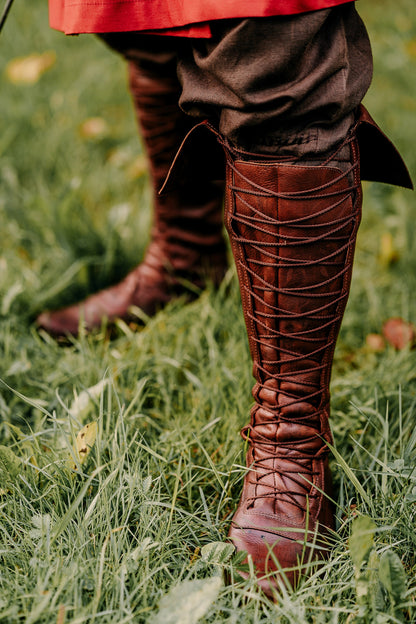 Mittelalterliche hohe Lederstiefel