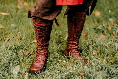 Mittelalterliche hohe Lederstiefel