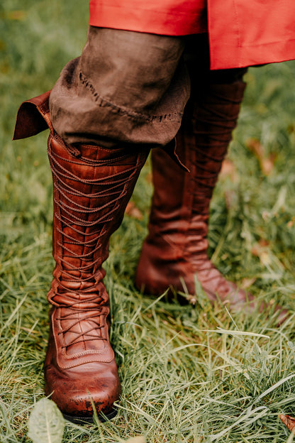 Mittelalterliche hohe Lederstiefel