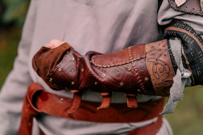 Robin Hood leather bracers