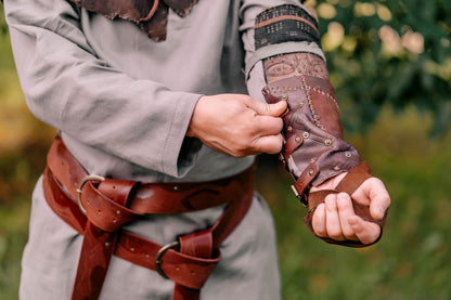 Robin Hood leather bracers