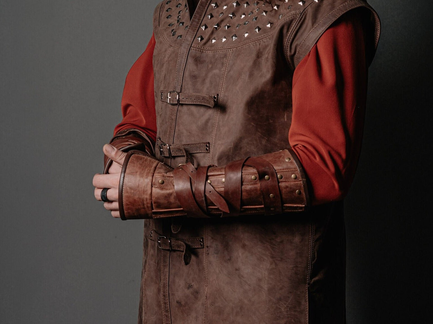 Medieval Fantasy Leather Bracers for Warrior Costume - MedieWorld